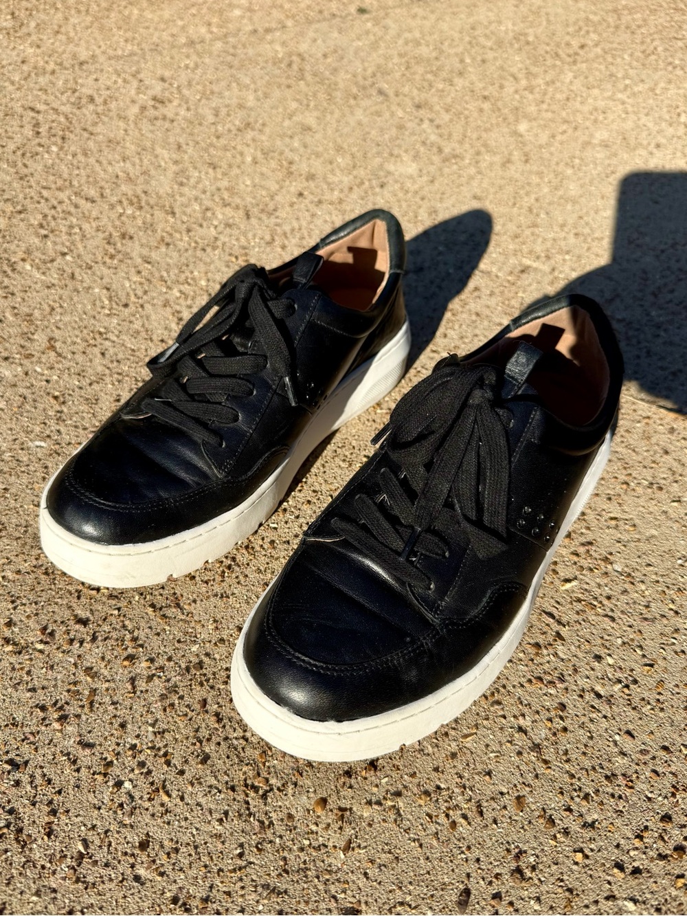 Vionic Ysenia black leather sneaker women's 8.5 - orthotic arch support platform